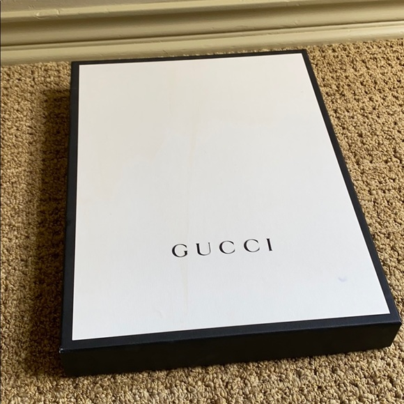 Gucci sweatshirt box